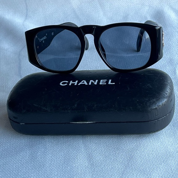 Authentic CHANEL Coco Mark Sunglasses with Case - Picture 1 of 16